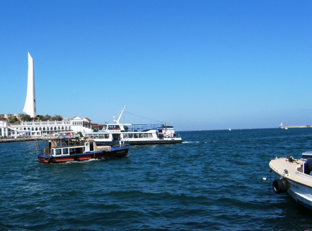 Námořní ruch v centru Sevastopolu