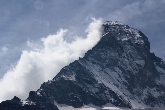 Matterhorn se halí do mraků - Švýcarsko