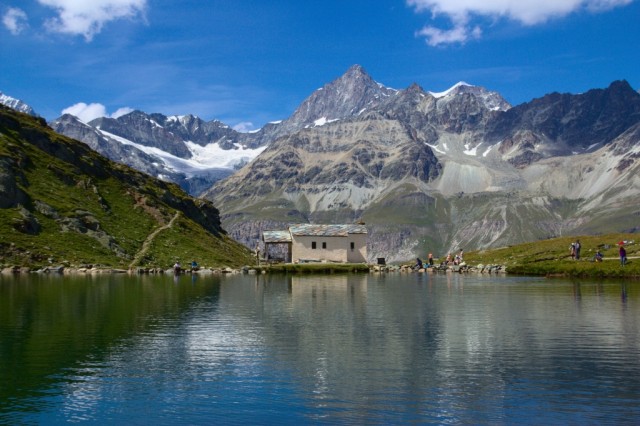 Schwarzsee s kaplí Panny Marie Sněžné - Švýcarské Alpy