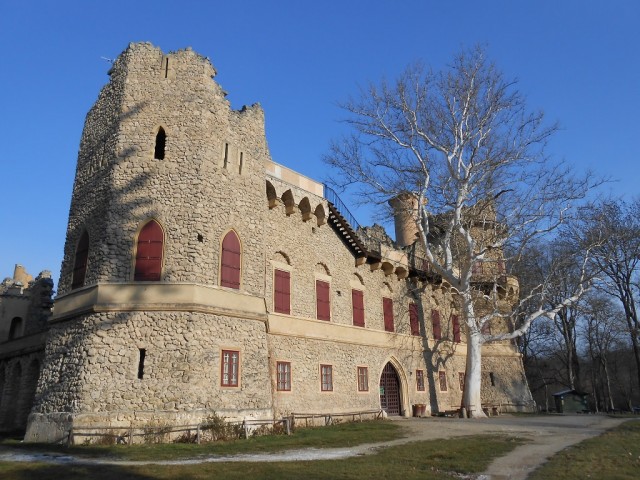 Umělá zřícenina Janův hrad