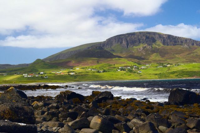 Pláž u vesnice Staffin, Ostrov Skye - Skotsko