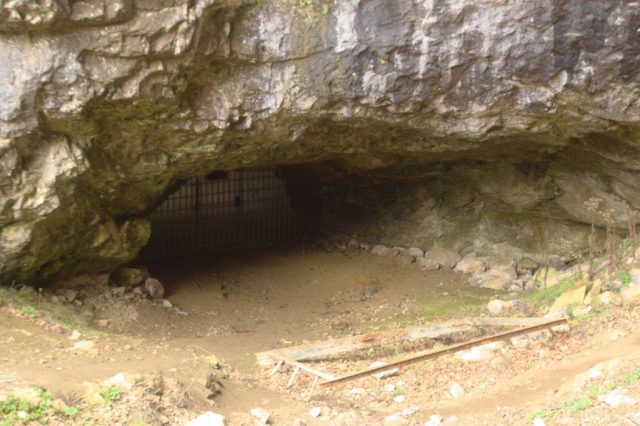 Vchod do jeskyně Býčí skála - Moravský kras
