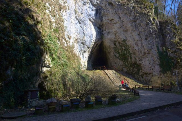 Vchod do Kateřinské jeskyně, Moravský kras