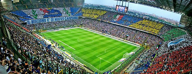 Pohled na fotbalový stadion San Siro.