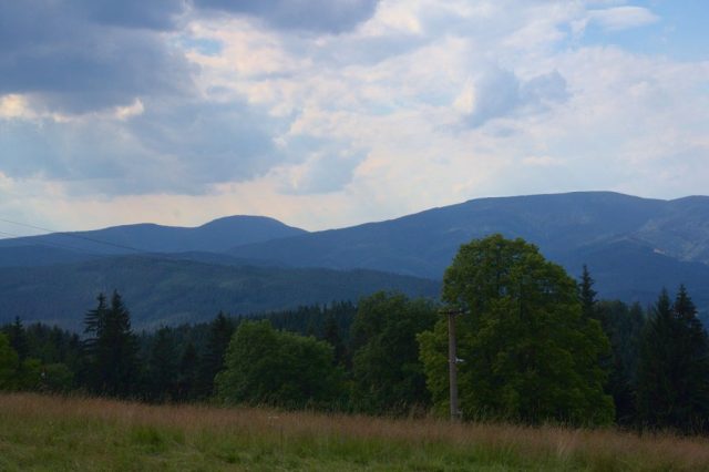 Moravskoslezské Beskydy z rozcestí Bobek