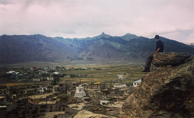 Výhled z vrchu kopce, kažený mojí osobou - Pandum, Kašmír