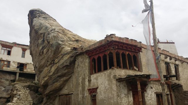 Jeden ze zachovalých domů - Padum, Kašmír
