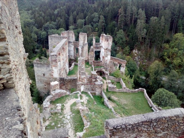 Pozůstatky renesančního hradního paláce